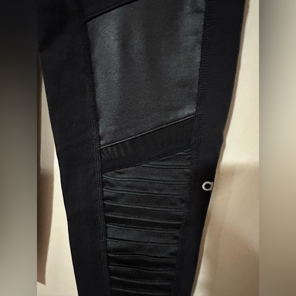 7/8 High-Waist Moto Legging - Picture 4 of 8